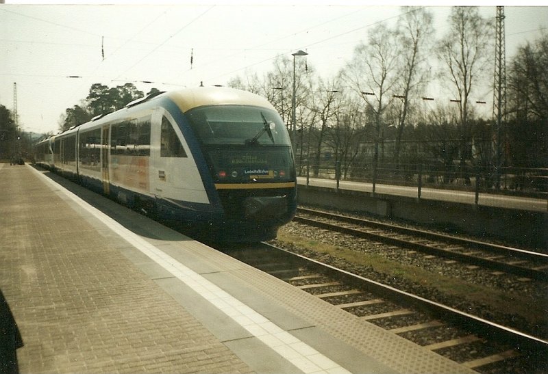 Die damalige Lausitzbahn kammen im Mai 2004 mit ihrem beiden DESIRO-Triebwagen von Zittau bis Binz.Hier steht der Zug schon wieder fr die Rckfahrt nach Zittau bereit.