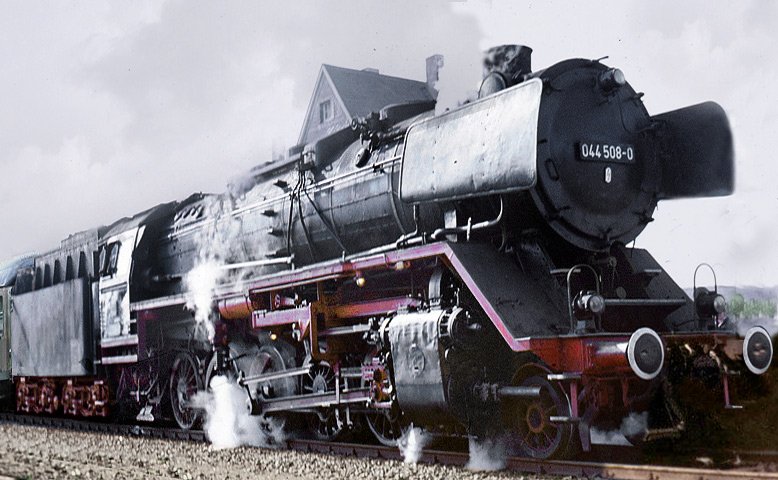 Die Dampflok 044 508 whrend eines Aufenthalts in Hagen-Vorhalle
Dort war sie bis 1966 stationiert, bis sie zu ihrem letzten Bw
nach Gelsenkirchen-Bismarck umbeheimatet wurde.
Aufn. 1980