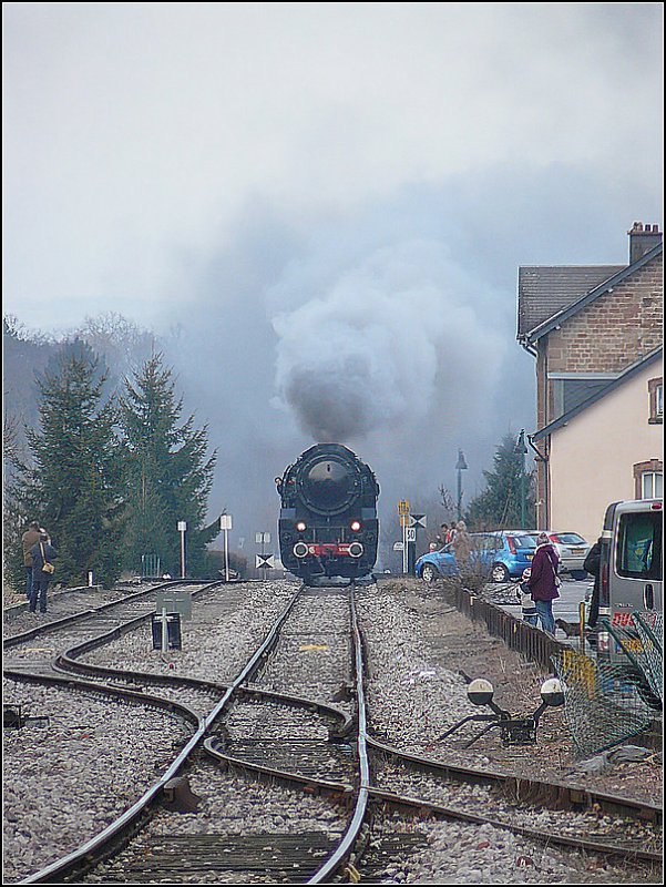 Die Dampflok 5519 nhert sich am 25.01.09 dem Bahnhof Colmar-Usines auf ihrer Sonderfahrt zwischen Ettelbrck und Bissen. (Hans)