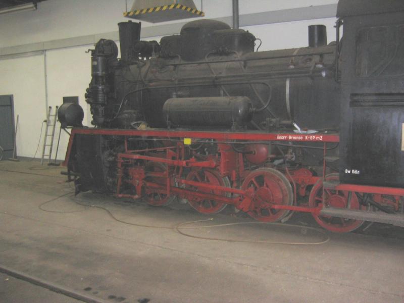 Die Dampflok im Depot bei der Aufarbeitung im Oktober 2004