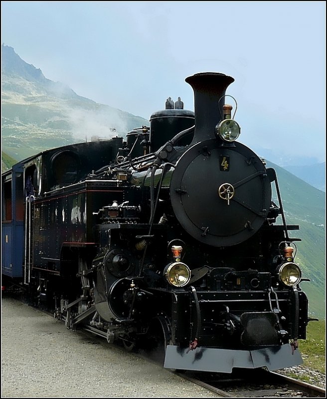 Die Dampflok F.O.4 der DFB hat am 01.08.08 die Haltestelle Furka erreicht und wird spter ihre Reise nach Gletsch fortsetzen. (Hans)