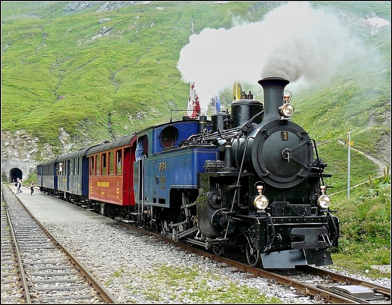 Die Dampflok HG 3/4  Furkahorn  ist mit ihrem Zug am 01.08.08 an der Haltestelle Furka angekommen und wird nach kurzem Halt die Abfahrt nach Realp in Angriff nehmen. (Hans) 