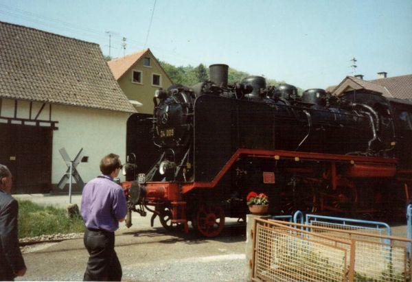 Die Dampflok mit der Nr.24-009 fuhr das letzte Mal an meiner Taufe im Mai 1990 durch Untergimpern.
(SWEG Strecke Meckesheim-Aglasterhausen-Hüffenhardt)
Mehr Bilder der Strecke auf meiner Homepage!!!