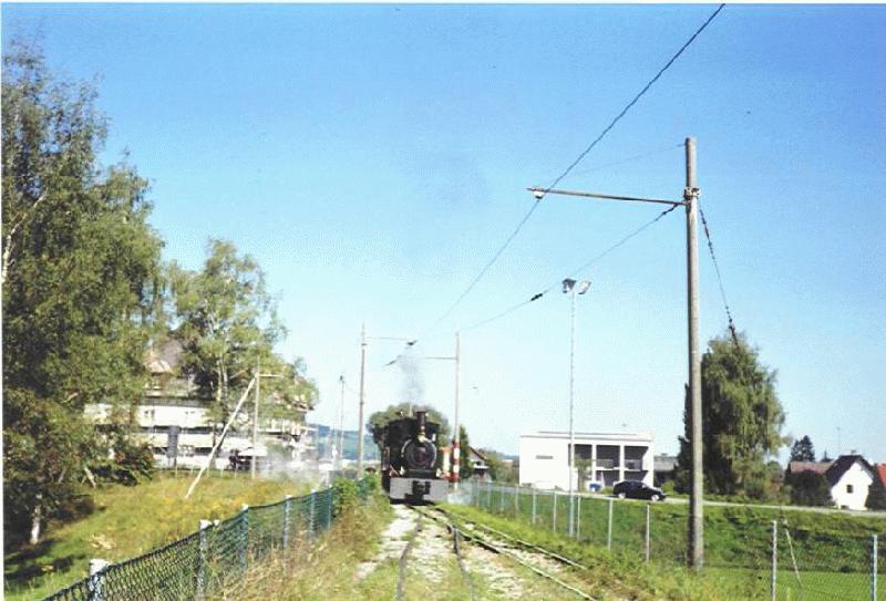 Die Dampflok St. Gallen fhrt auf den Sonderzug am Wiesenrain zu um anzukoppeln.