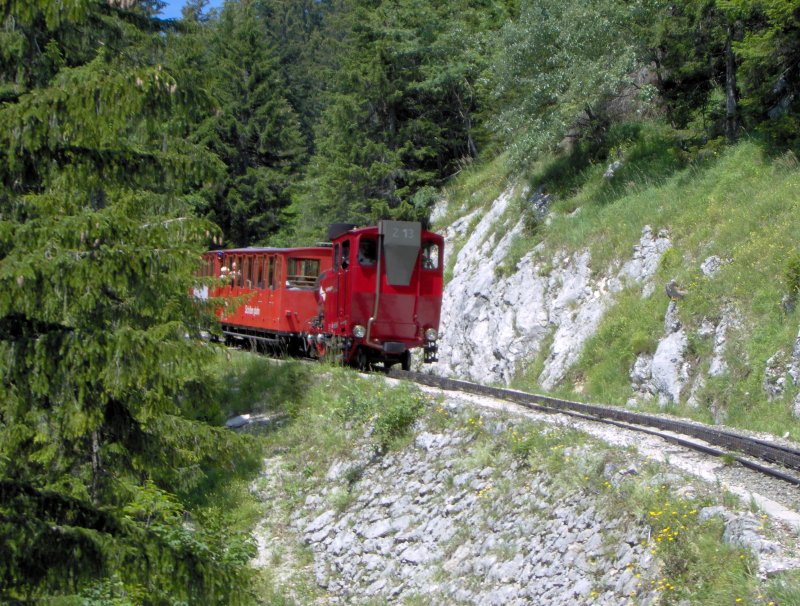 Die Dampflokomotive Z 13 der Schafbergbahn ( BB )fahrt  unserem Zug  mit einem geringem Abstand, ca. 50 Meter hinterher. Ein echt tolles Erlebnis die Fahrt mit der Schfbergbahn, und erst die Aussicht