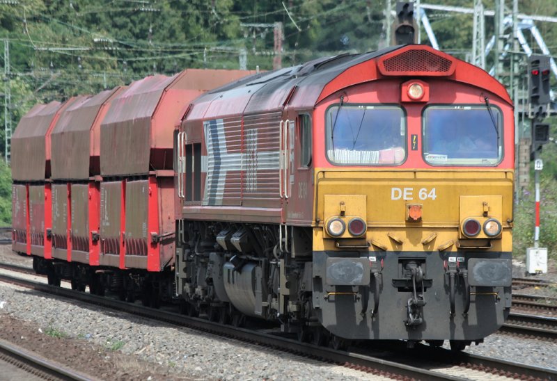 Die DE64 von HGK durchfhrt Kln West am 31.07.2009 mit einem kurzen Gterzug