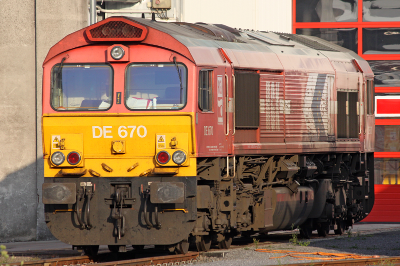 Die DE670 der HGK abgestellt in Brchl-Vochem, am 16,08,09