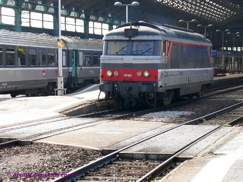 Die Diesellok BB67343 zeigt sich im Grande-Ligne Design.

08.06.2007  Lyon-Perrache