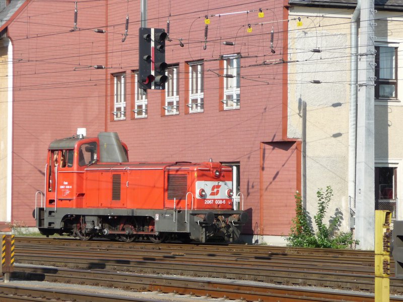 Die Dieselverschublokomotive 2067 038-6 war am 21. August 2008 im Linzer Haupfbahnhof ttig. 