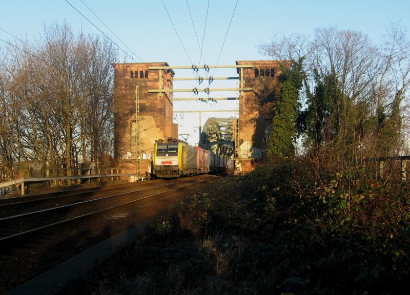 Die Dispo 189 926 zog am 10.02.2008 die Lokomotion Planleistung �ber die K�lner S�dbr�cke Richtung K�ln-Eifeltor.
