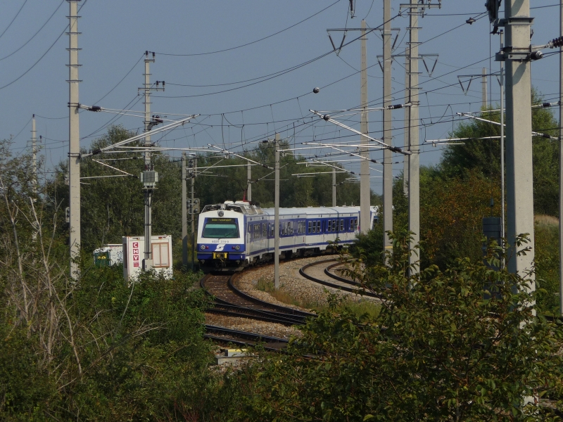 Die Doppelgarnitur aus  4020 274- 9 und 4020 290-5 wechselt von der Laaer Ostbahn auf die Nordbahn. (21.09.09)
