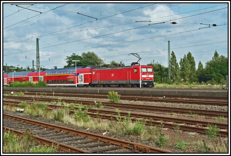 Die Dortmunder 112 156 wartet mit einem  Rhein-Haard-Express  im Bahnhof Haltern am See, auf die Weiterfahrt nach Mnster (Westf).

