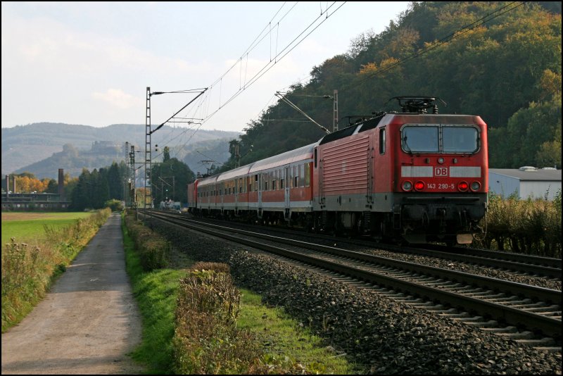 Die Dortmunder 143 187 bringt die RB91 (RB 39173)  RUHR-SIEG-BAHN  von Hagen zurck nach Siegen. Am Zugschluss luft die 143 290 mit.
