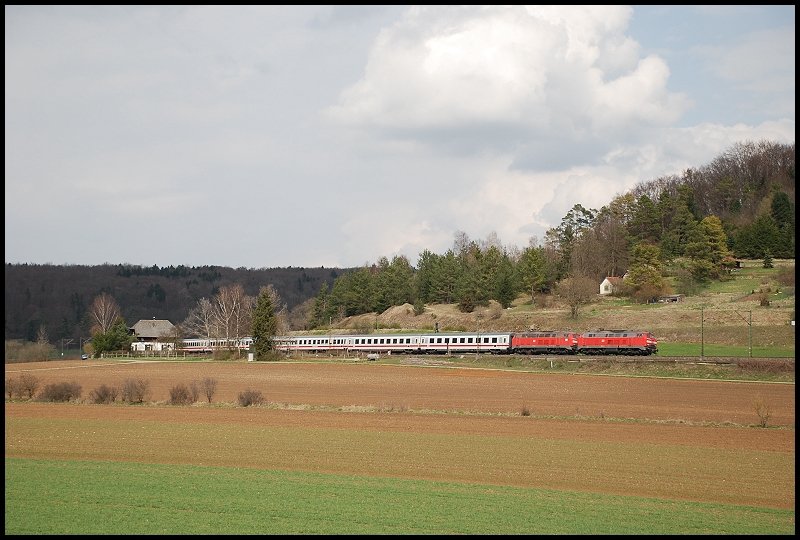 Die DT 218er sind unterwegs nach Oberstdorf. Aufgenommen bei Urspring am 12.04.08.