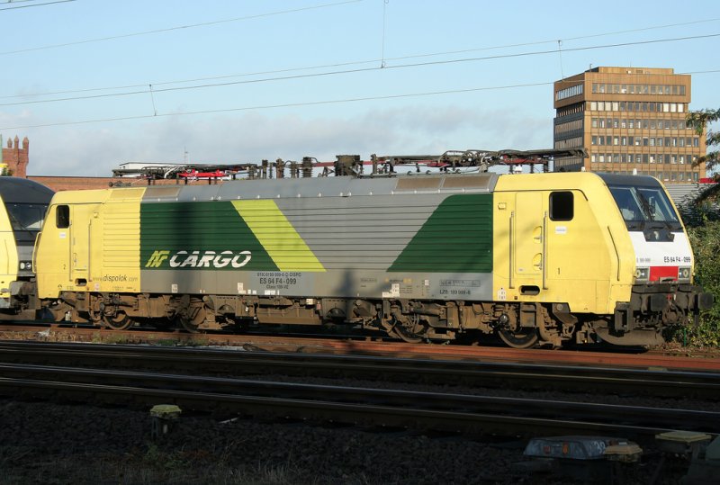 Die E 189 999 Dispolok mit Werbung steht abgestellt in M�nchengladbach am 13.09.2009