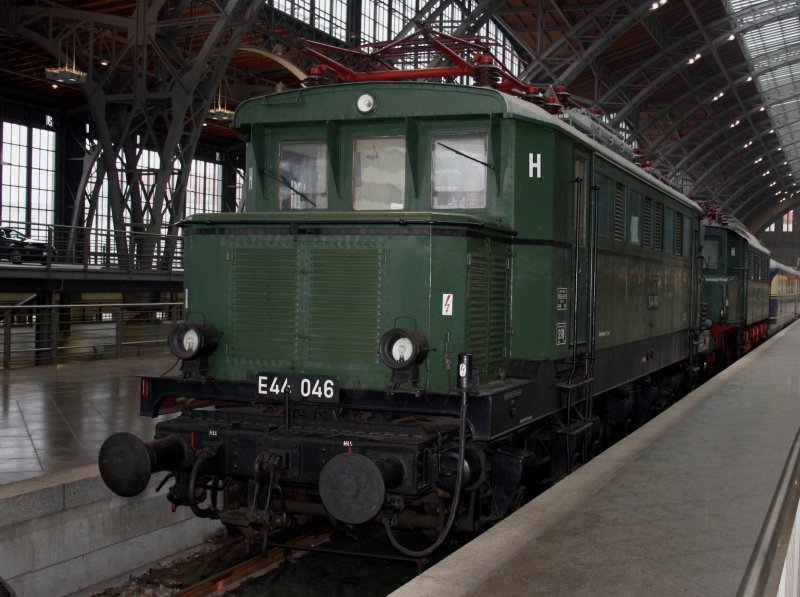Die E 44 046 am 22.02.2009 auf dem Museumsgleis in Leipzig Hbf. 