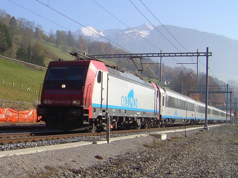 Die E 484 015 am 03.11.2007 bei der Durchfahrt in Heustrich Emdthal
