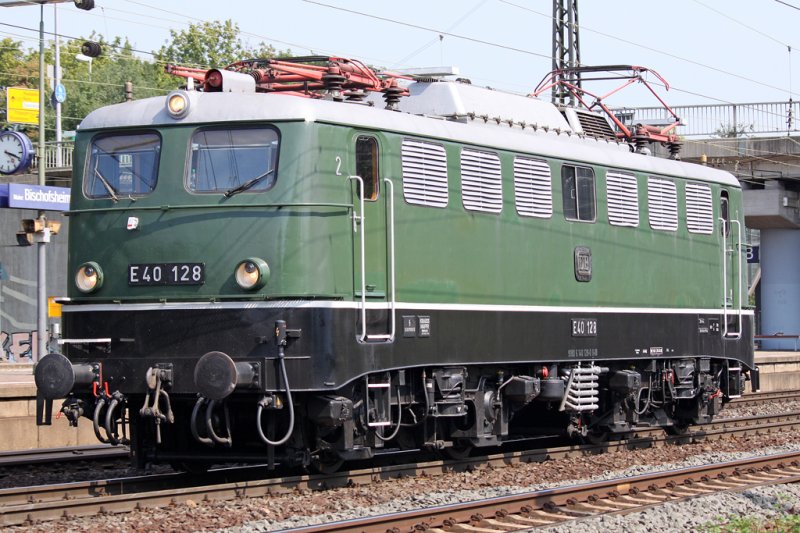 Die E40 128 fhrt durch Mainz Bischofsheim, am 20,08,09