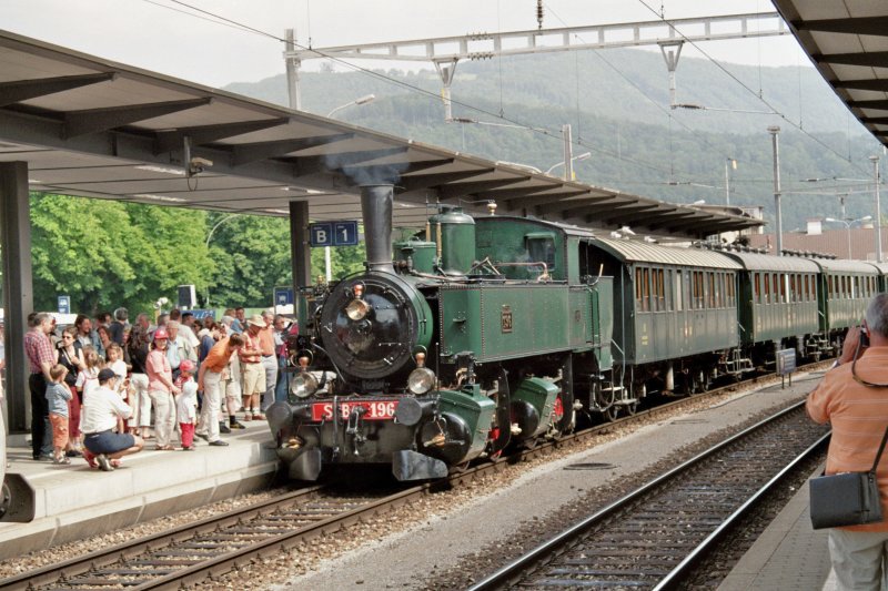 Die Ed 2x2/2 war am 17. Juli mit einem Dampfsonderzug anlsslich des 150 Jahre Jubilums der Eisenbahnlinie Aarau - Olten - Emmenbrcke unterwegs.
Olten 17. Juli 2006