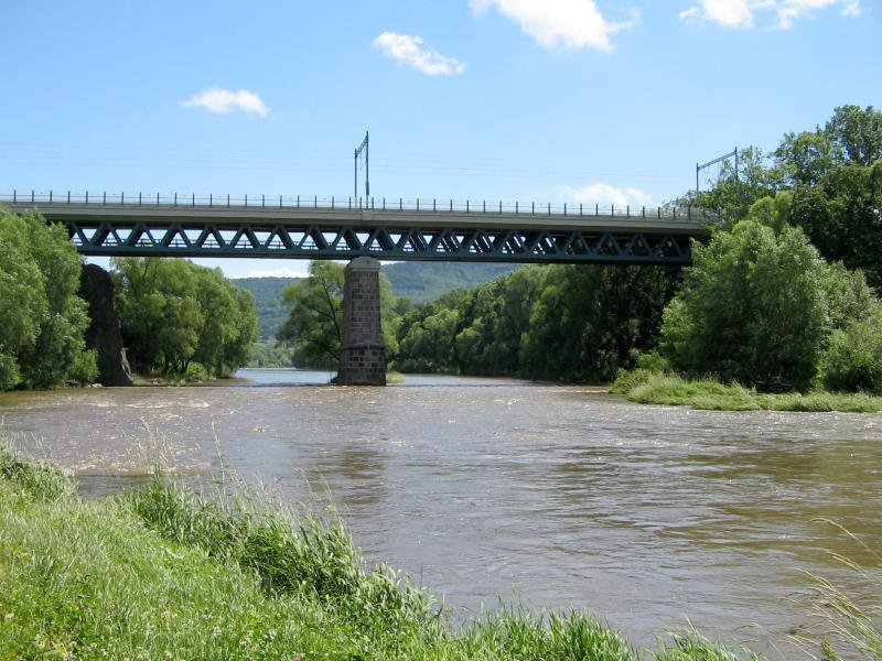 Die Egerbrcke der Hauptstrecke Comutov-Cheb in Klasterec, 18.06.07