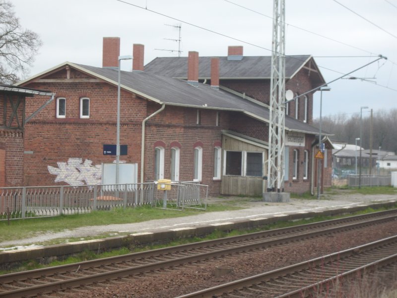 Die ehmalige Blockstelle Teschenhagen zwischen Bergen/R�gen und Samtens am 18.04.2008 war jahrelang meine Arbeitsst�tte.Hier hatte der Blockw�rter eine mechanische Schranke,eine Anrufschranke und zwei Blocksignale zu bedienen.