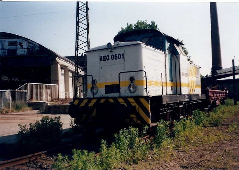 Die ehmalige KEG-Lok 0601 in der ehmaligen Einsatzstelle Leipzig Nord neben dem alten Postbahnhof im Mai 2000.