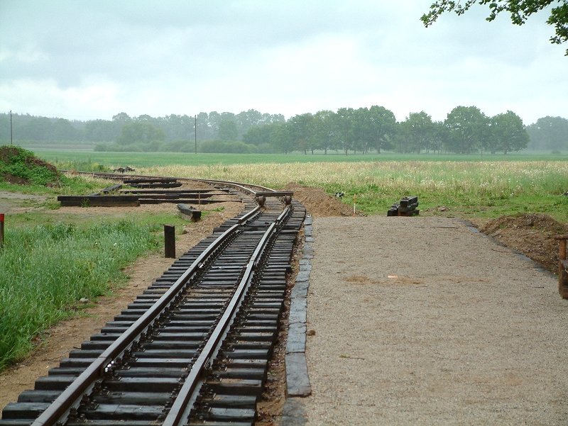 Die Einfahrt zum neuen Endhaltepunkt Lindenberg an Himmelfahrt 2006. Hier sind noch Baut�tigkeiten zu sehen, inzwischen ist die gesamte Strecke Mesendorf - Lindenberg fertig gestellt, und wird am 12. Mai 2007 feierlich er�ffnet. Mehr Infos unter http://www.pollo.de