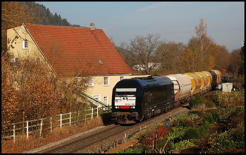Die ER 20-008 zieht den  Josera-Zug  ber die Brenzbahn (KBS 757) gen Ulm/Blaubeuren. Aufgenommen am 08.November 2008 bei Unterkochen.