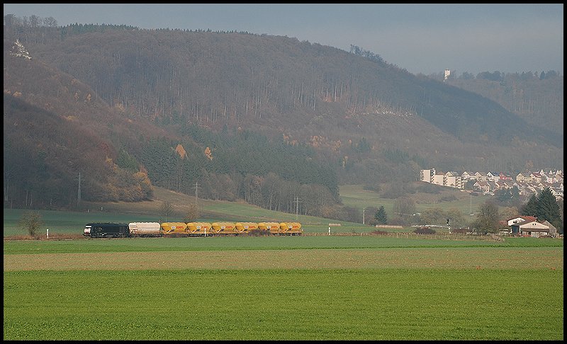Die ER 20-008 zieht den  Josera-Zug  ber die Brenzbahn (KBS 757) gen Ulm/Blaubeuren. Aufgenommen am 08.November 2008 bei Oberkochen.
