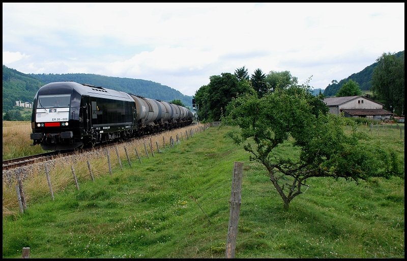 Die ER 20-009 war im Juni 2008 nach Blaubeuren unterwegs. Aufgenommen bei Oberkochen.