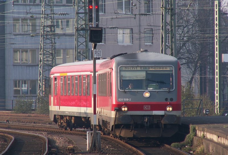 Die  Erft-Bahn  RE34 auf ihrem Weg in den Dsseldorfer Hauptbahnhof. Das Foto entstand am 15.03.2007