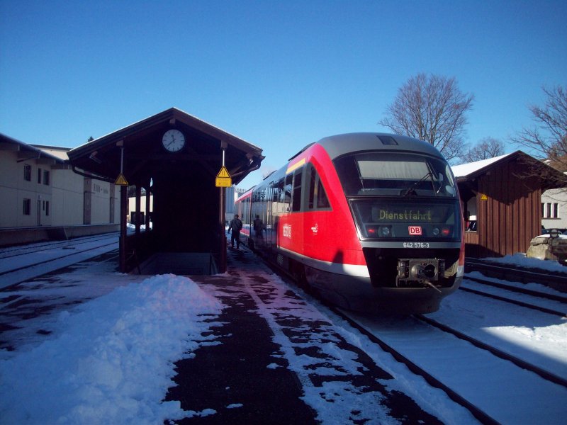 Die ersten 20 Kilometer hat der Motor von 642 567 bereits Hintersich. Bis er jetzt von seiner Testfahrt wieder in Kempten ist, werden es 18 mehr sein. G�nzach, 27.11.08