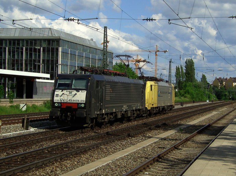 Die ES 64 F4-010 und die ES 64 F4-002 am 31.05.2008 bei der Durchfahrt am Heimeranplatz (Mnchen)