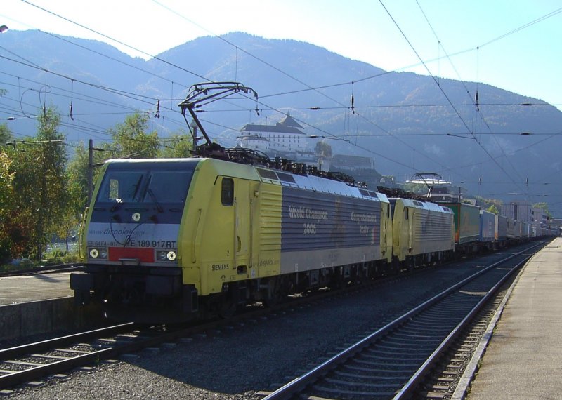 Die ES 64 F4-017 und die ES 64 F4-002 mit einem KLV Zug in Kufstein am 29.09.2007  