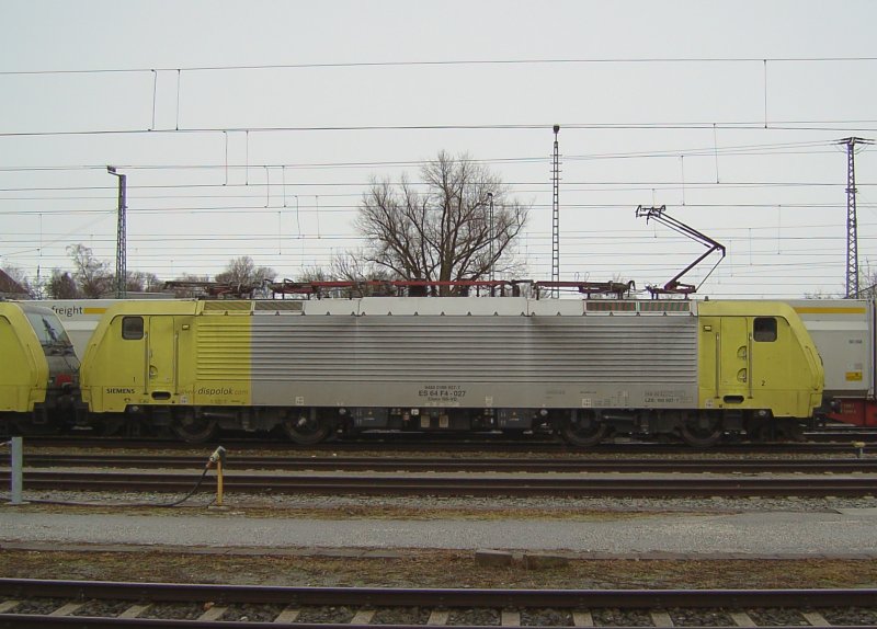 Die ES 64 F4-027 am 02.02.2008 in Rosenheim. 
