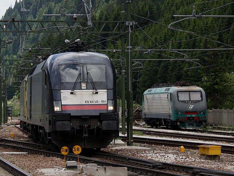 Die ES 64 U2-001 und die E 412 007 am 11.06.2009 im Bahnhof Brenner. 