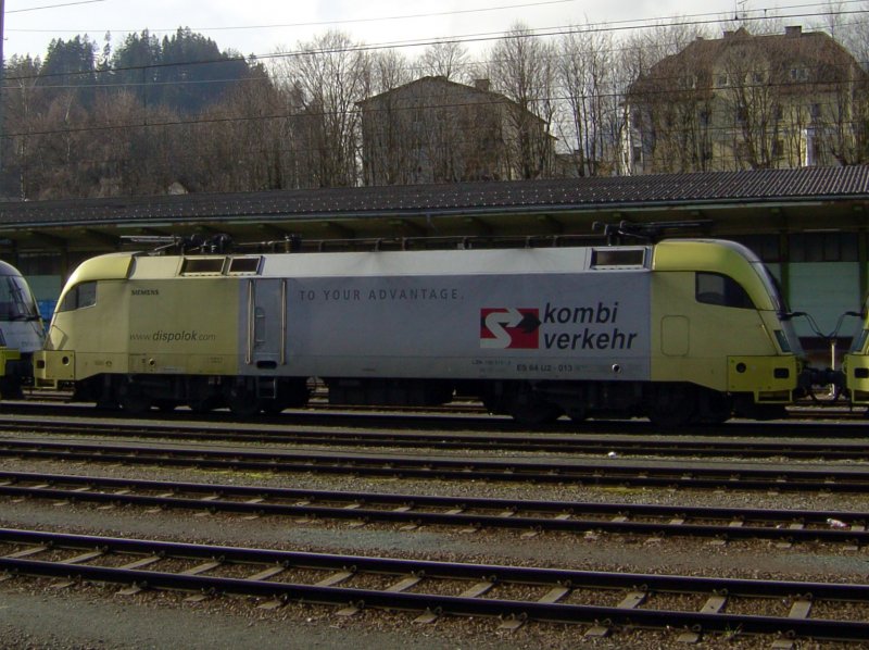 Die ES 64 U2-013 am 05.02.2008 in Kufstein abgestellt und wartet auf Zge die sie ber den Brenner nachschieben kann.