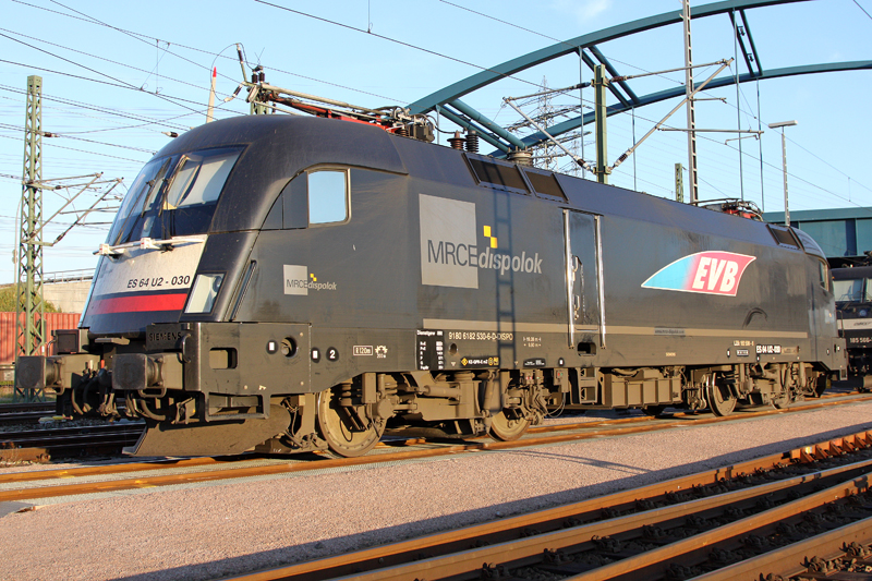 Die ES 64 U2-030 abgestellt in Hamburg Altenwerder, am 23,06,09