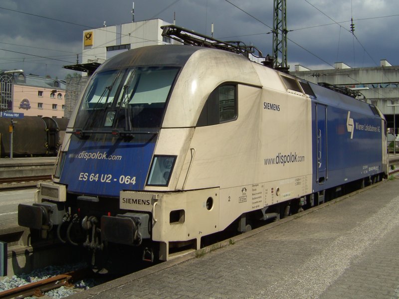 Die ES 64 U2-064 am 03.05.2008 abgestellt in Passau Hbf.