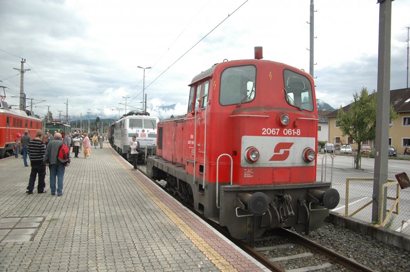 Die etwas damisch dreinschaunede 2067 061 am 23.08.08 bei der Parade zu `150 Jahre Eisenbahn in Tirol´ in Wrgl