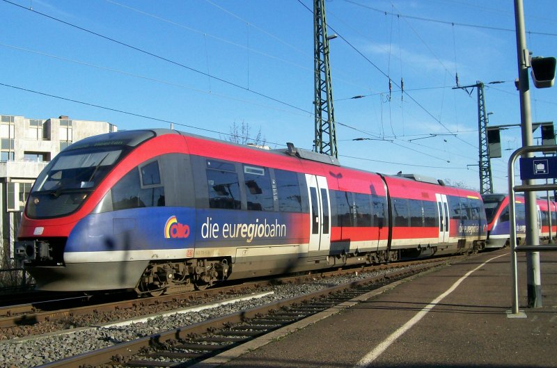 Die Euregiobahn auf dem Weg nach Alsodorf-Annapark bei der Einfahrt von Aachen Hbf.