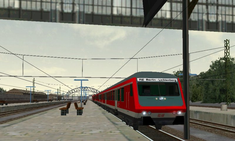 Die ex Silberlinge Garnitur als RE von Hamburg Altona nach Kiel Hbf. Hier fhrt die RE Garnitur im Endbahnhof Kiel ein.