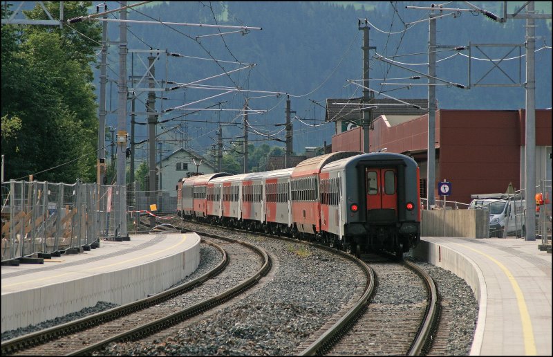 Die Fahrgste des InterCity 515  Therme Nova Kflach , von Innsbruck Hbf nach Graz Hbf, haben die die Wahl zwischen Upgrade (1/2.Kl)-, IC, und CS- Waggons zu whlen. Am 05.07.08 bestand der Zug aus einem 1/2. Kl.IC-Wagen mit Upgrade - 2.Kl.IC, - 4 CS - 1. 2.Kl IC, und einem CS  TirolTakt .
