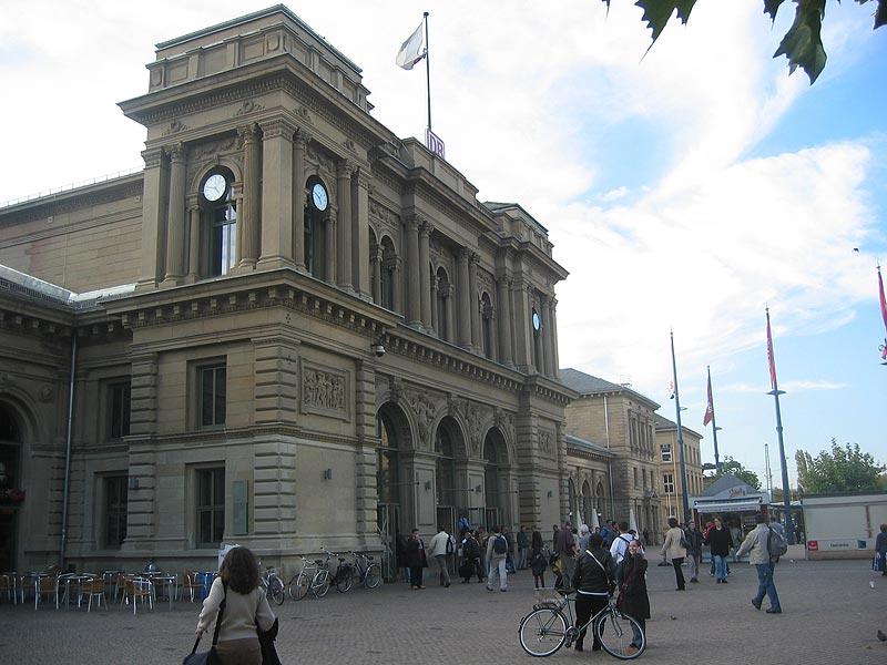 Die Fassade der Mainzer Hauptbahnhofes.