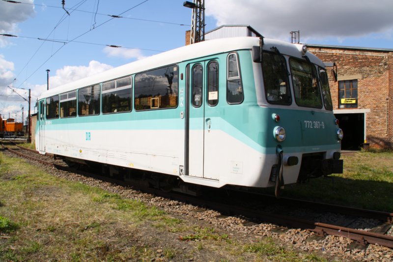 Die Ferkeltaxe 772 367-9 war am 12.09.09 im ehemaligen BW Falkenberg oberer Bahnhof zu Gast. Der VT fhrt sonst auf der Erzgebirgischen Auusichtsbahn zwischen Schwarzenberg und Annaberg-Buchholz (BSg Linie).
