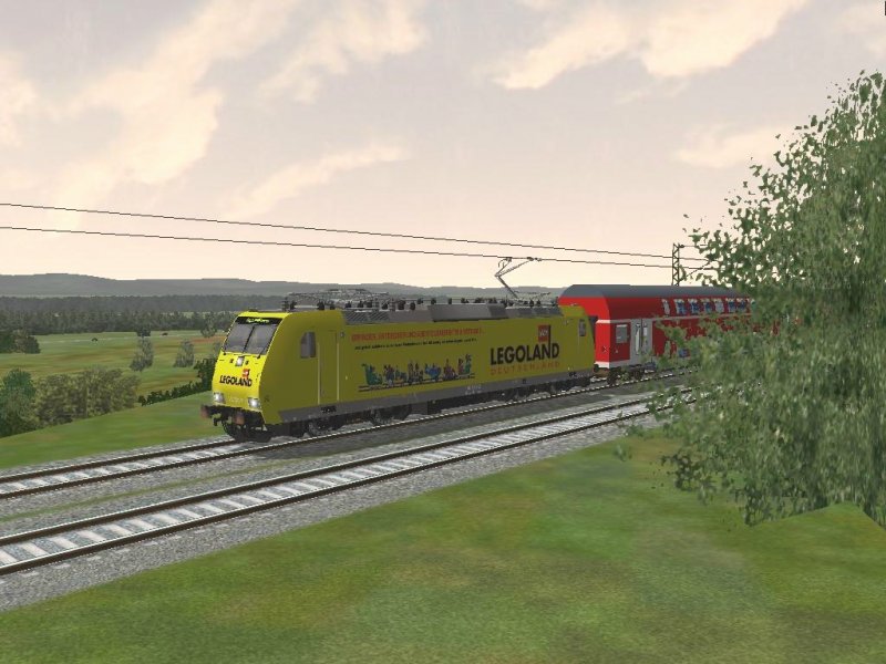 Die fiktive 146 586  Legoland  zieht den RE Freiburg(Brsg) - Basel Bad Bf durch Kleinkems auch dem Weg nach Weil am Rhein