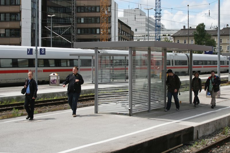 Die Fotografen auf dem Weg zum Gruppenfoto. Von Links: Matthias Frey, Tobias Schuminetz, Sebastian Gr�be, Julian Hoffrichter und Christian Maier.