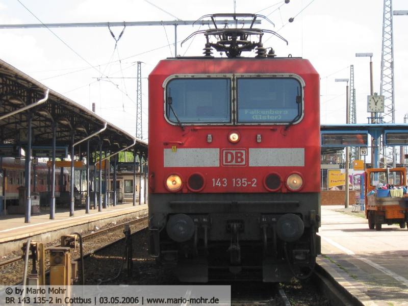 Die Frontansicht der BR 143 135 aufgenommen in Cottbus, am 03.05.06.