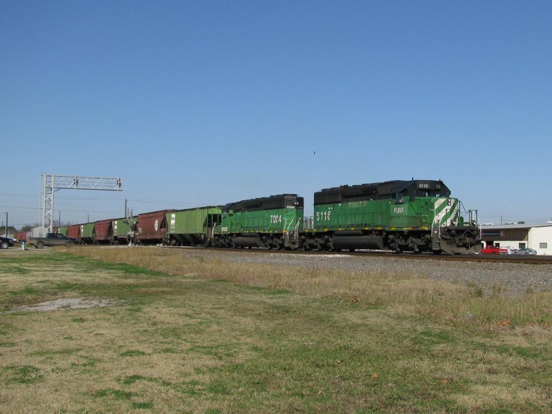 Die FURX Lok 8116 und die BNSF Lok 7004 bespannen am 19.1.2008 einen Gterzug, aufgenommen in Sealy (bei Houston, Texas).