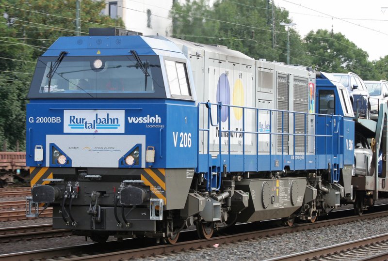 Die G 2000BB V206 der Rurtalbahn durchfhrt Kln West mit einem gemischten Gterzug am 11.07.2009